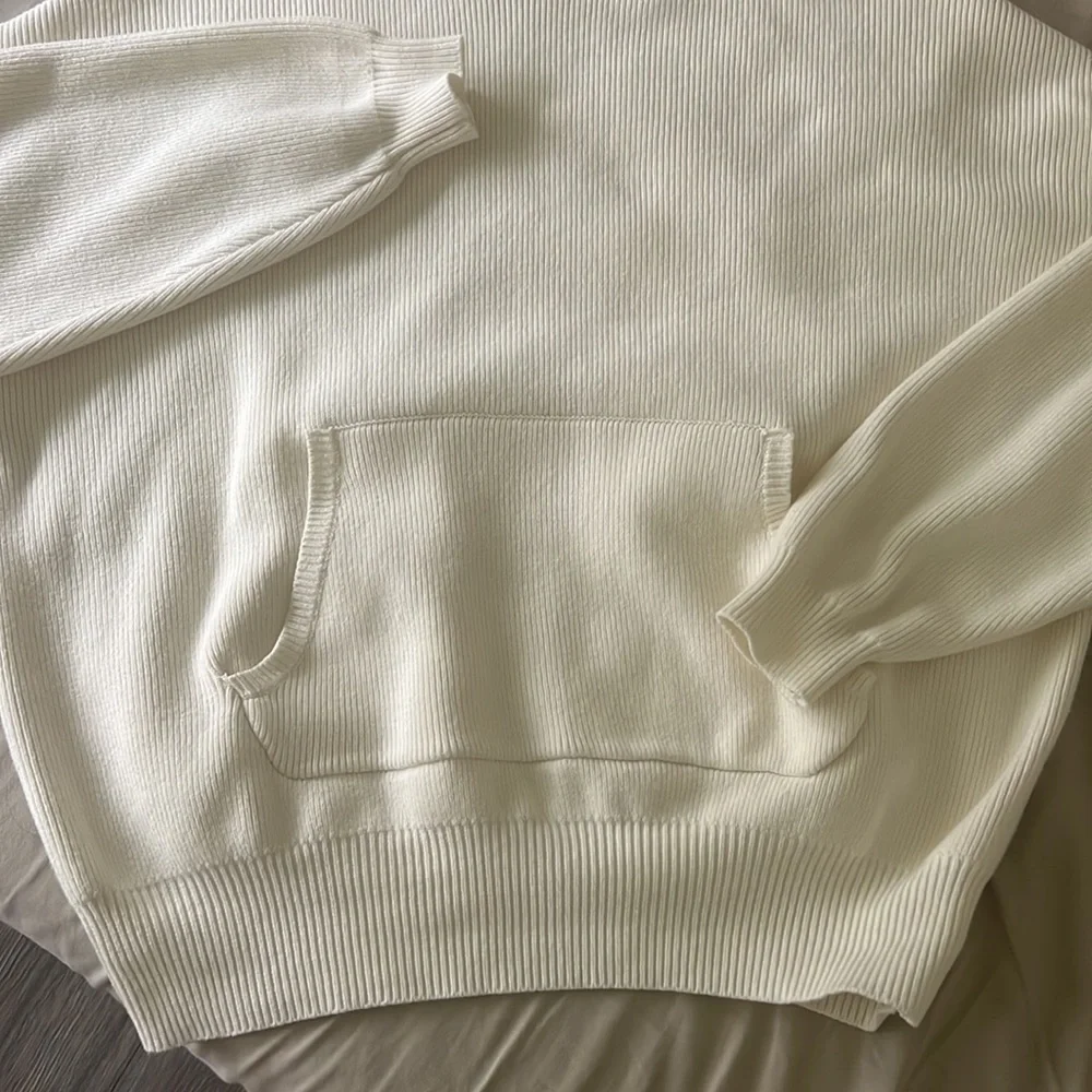 ALO Yoga Cream Oversized Hooded Sweater - Picture 4 of 9